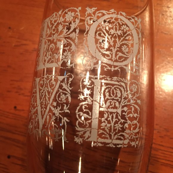 Two wine glasses with LOVE design - Picture 2 of 2